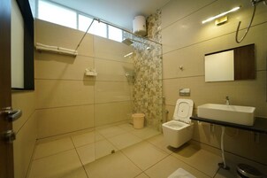 Deluxe Double Room | Bathroom