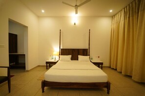Deluxe Double Room | Free WiFi - Gubbi Goodu (Nelamangala)