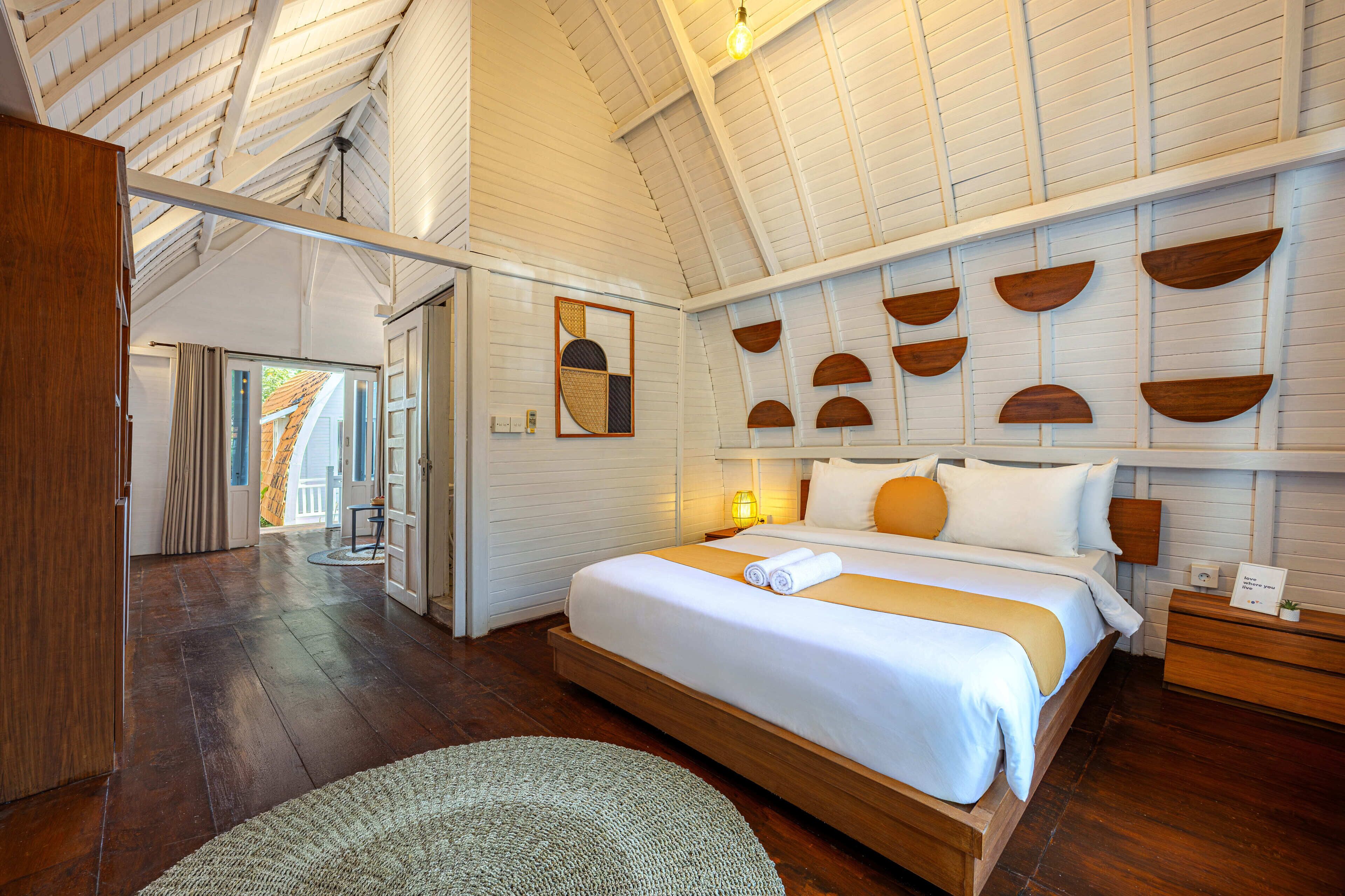 Escritorio, wifi gratis y ropa de cama 