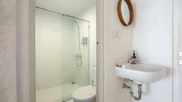 Kamar Standar | Kamar mandi | Perlengkapan mandi gratis, handuk, sabun, dan sampo