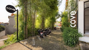 Pintu masuk properti