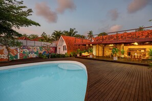Kolam renang outdoor