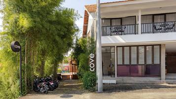 Pintu masuk properti