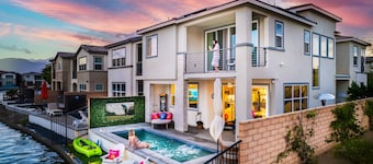 NEW: Luxury Lakeview Retreat w/ Pool, Firepit & Games