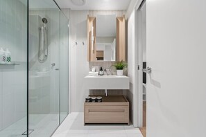 Hair dryer - Limited Offer! Skyline & Riverside Living in CBD (Brisbane City)