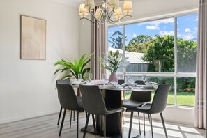 Dining - Relaxing Getaway Near the Bay • Stylish & Spacious (Thornlands)