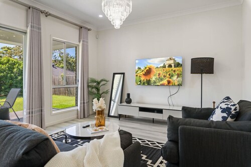 Relaxing Getaway Near the Bay • Stylish & Spacious
