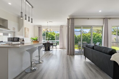 Relaxing Getaway Near the Bay • Stylish & Spacious