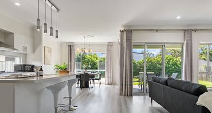 Relaxing Getaway Near the Bay • Stylish & Spacious