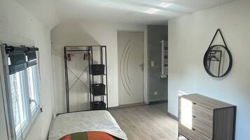1 chambre, fer et planche à repasser, Wi-Fi, draps fournis