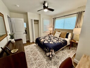 3 makuuhuonetta, työpöytä, silitysrauta/-lauta, ilmainen Wi-Fi