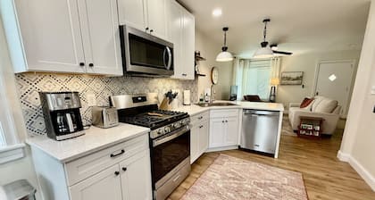 Bricklet | Small House, Big Charm Near HPU/Market