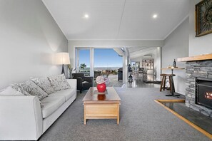 Televisión, chimenea