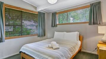 3 bedrooms, desk, iron/ironing board, travel crib