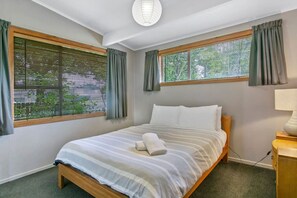 3 bedrooms, desk, iron/ironing board, travel crib