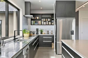 Fridge, coffee/tea maker