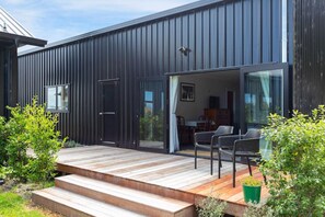 Exterior - Peaceful Luxury Retreat - with Spa Pool, a spacious, beautiful, private property with stunning views (Taupō)