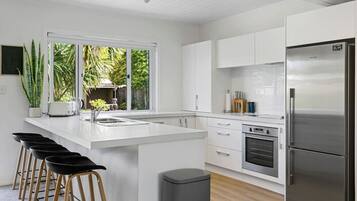 KylskÄp, mikrovÄgsugn, ugn och spishÀll