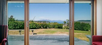 Ultimate Retreat - Spacious with stunning lake views, natural mineral spa and underfloor heating.