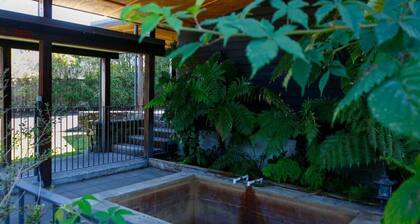 Ultimate Retreat - Spacious with stunning lake views, natural mineral spa and underfloor heating.