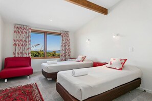 3 bedrooms, iron/ironing board, free WiFi