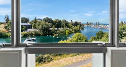 Luxury Taupo Apartment - spacious, modern, warm apartment, with beautiful river views