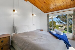 3 slaapkamers, een strijkplank/strijkijzer, wifi