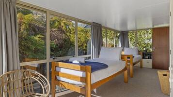 3 bedrooms, iron/ironing board, WiFi