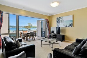 TV - Lake Front Living - directly across from Lake Taupō. Spectacular deck views of lake and mountains (Taupo)