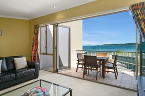 TV - Lake Front Living - directly across from Lake Taupō. Spectacular deck views of lake and mountains (Taupo)
