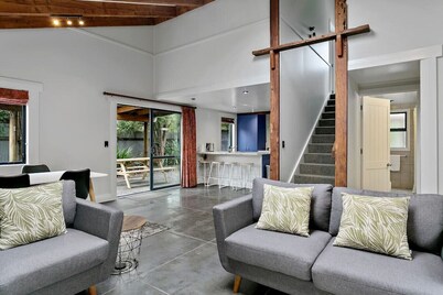 Central and Cozy - popular, peaceful retreat. Two storey, open plan, comfortable living.