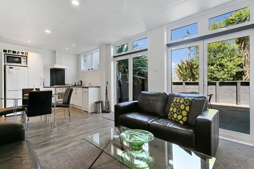 Taupo Getaway - beautiful new apartment with privacy, ambience, courtyard, & offstreet parking