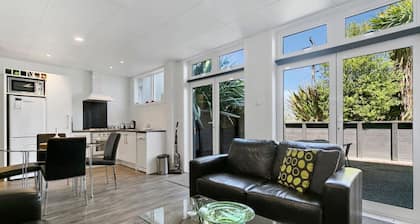 Taupo Getaway - beautiful new apartment with privacy, ambience, courtyard, & offstreet parking