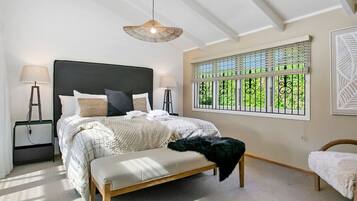 3 bedrooms, desk, iron/ironing board, free WiFi