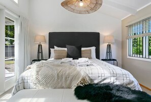 3 bedrooms, desk, iron/ironing board, free WiFi