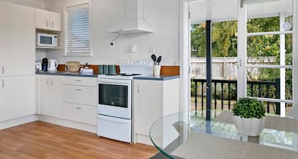Wanderlust Retreat - easy access to everything at this quaint and romantic little cottage