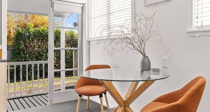 Wanderlust Retreat - easy access to everything at this quaint and romantic little cottage