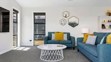 Smart TV, table tennis, stereo