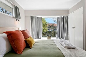 2 bedrooms, WiFi - Huia Retreat - Stylish & spacious comfort near the heart of Taupo, with short walk to lake edge (Taupō)