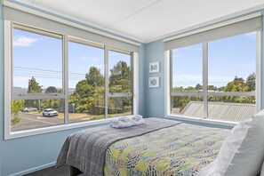 4 bedrooms, iron/ironing board, free WiFi, bed sheets