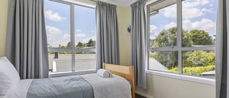 4 bedrooms, iron/ironing board, free WiFi, bed sheets