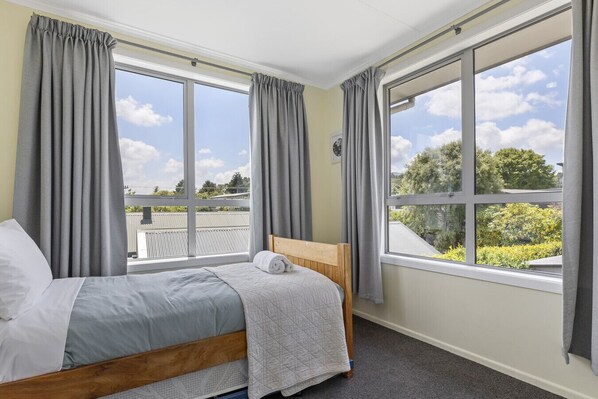 4 chambres, fer et planche à repasser, Wi-Fi gratuit, draps fournis