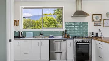 Fridge, stovetop, dishwasher, coffee/tea maker