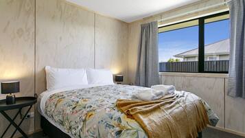 4 bedrooms, iron/ironing board, free WiFi, bed sheets