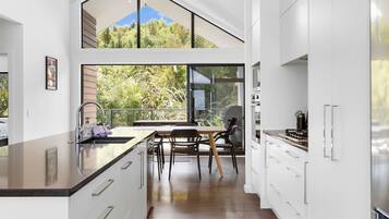 Fridge, oven, dishwasher, coffee/tea maker