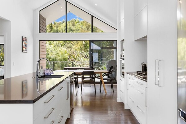 Fridge, oven, dishwasher, coffee/tea maker