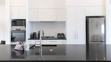 Fridge, oven, dishwasher, coffee/tea maker