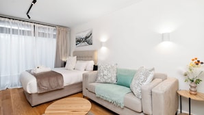 TV - Luxurious Sea Point Studio Apartment (Cape Town)