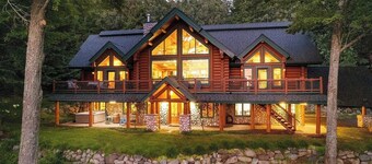 UpNorth Chalet: Hot Tub, Game Room & Sauna