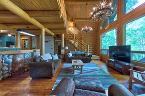 Smart TV, chimenea, futbolito y tenis de mesa